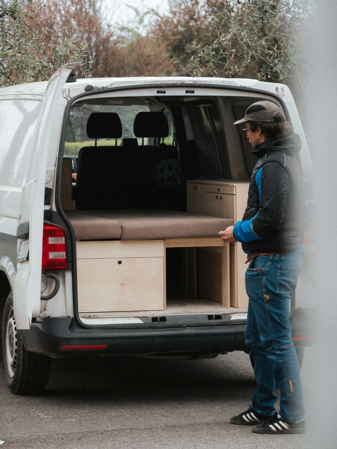 Serve l'omologazione per camperizzare un van? Guida ai moduli amovibili