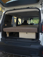 Letto per auto Nom Go in una Jeep Renegade, pronto per il viaggio