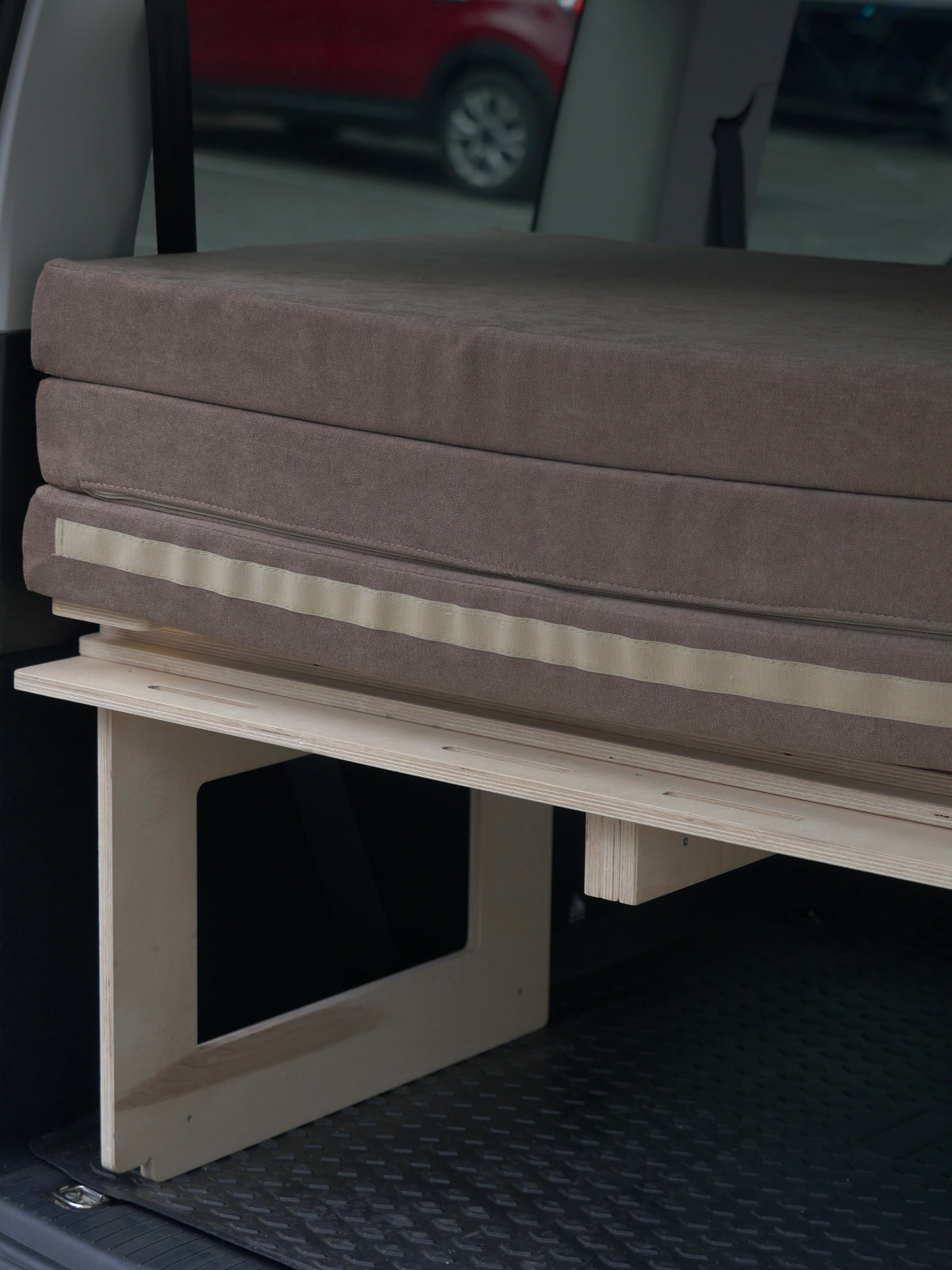 Nom Go – Minivan Bed