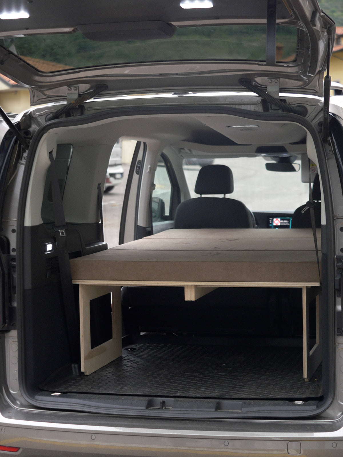 Nom Go – Minivan Bed