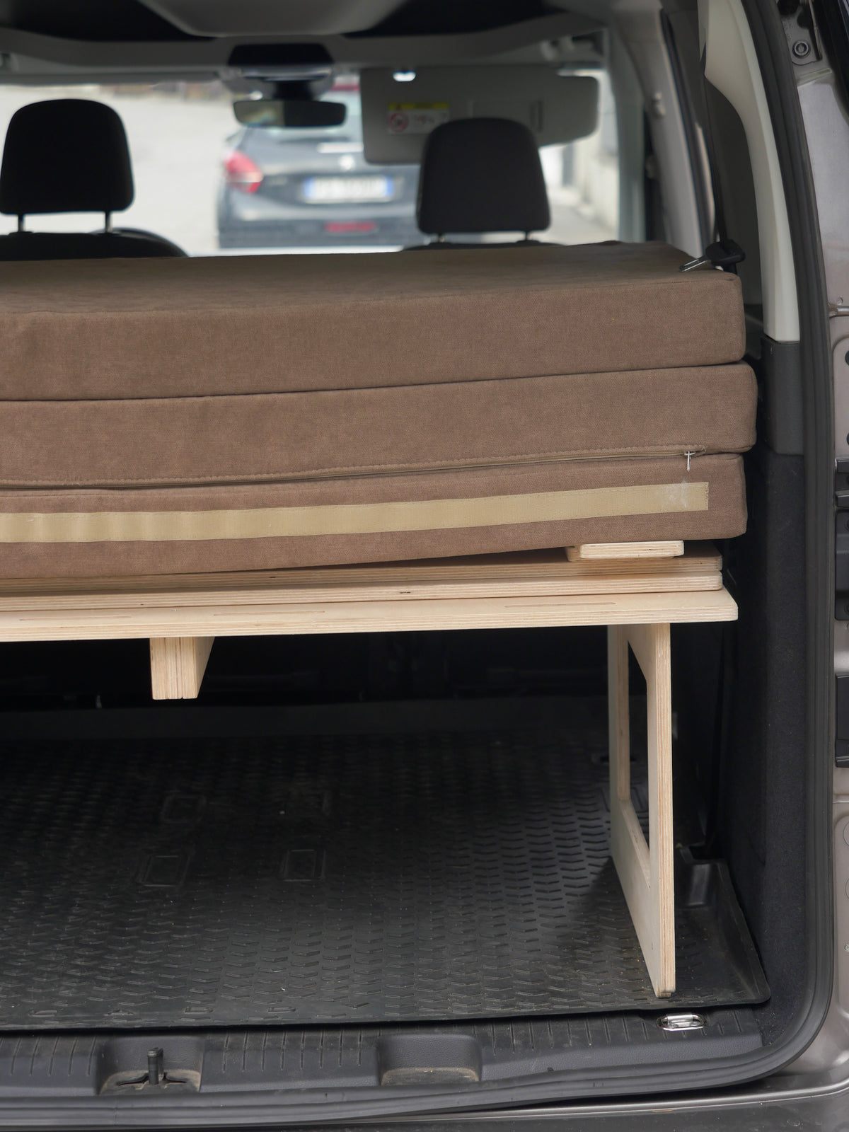 Nom Go – Minivan Bed