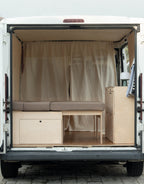 Kit camperizzazione van con configurazione notte e mobile in legno con tavolo estraibile, amovibile in pochi minuti